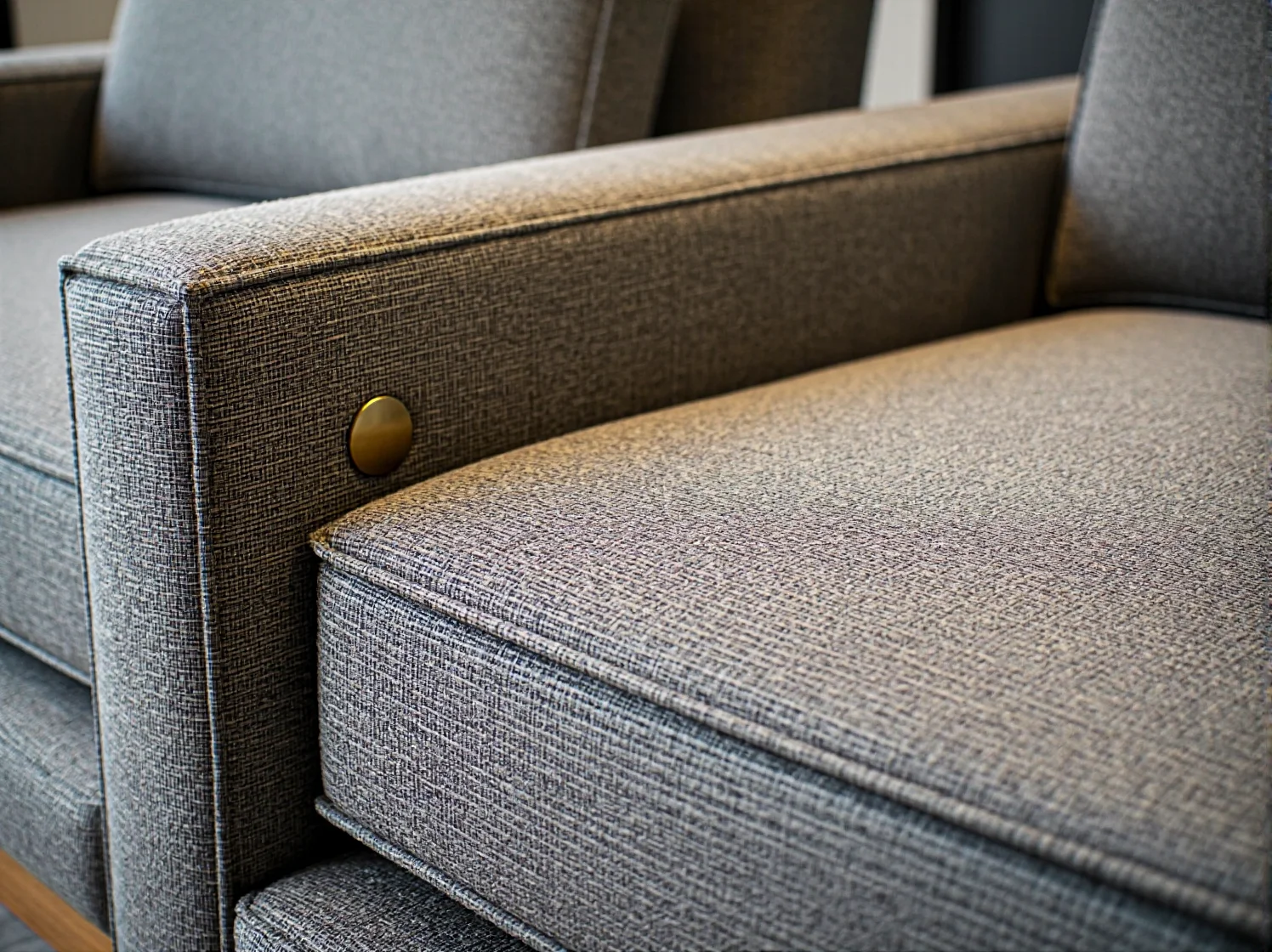 Zbliżenie na luksusowe detale i pikowania mebli w stylu glamour