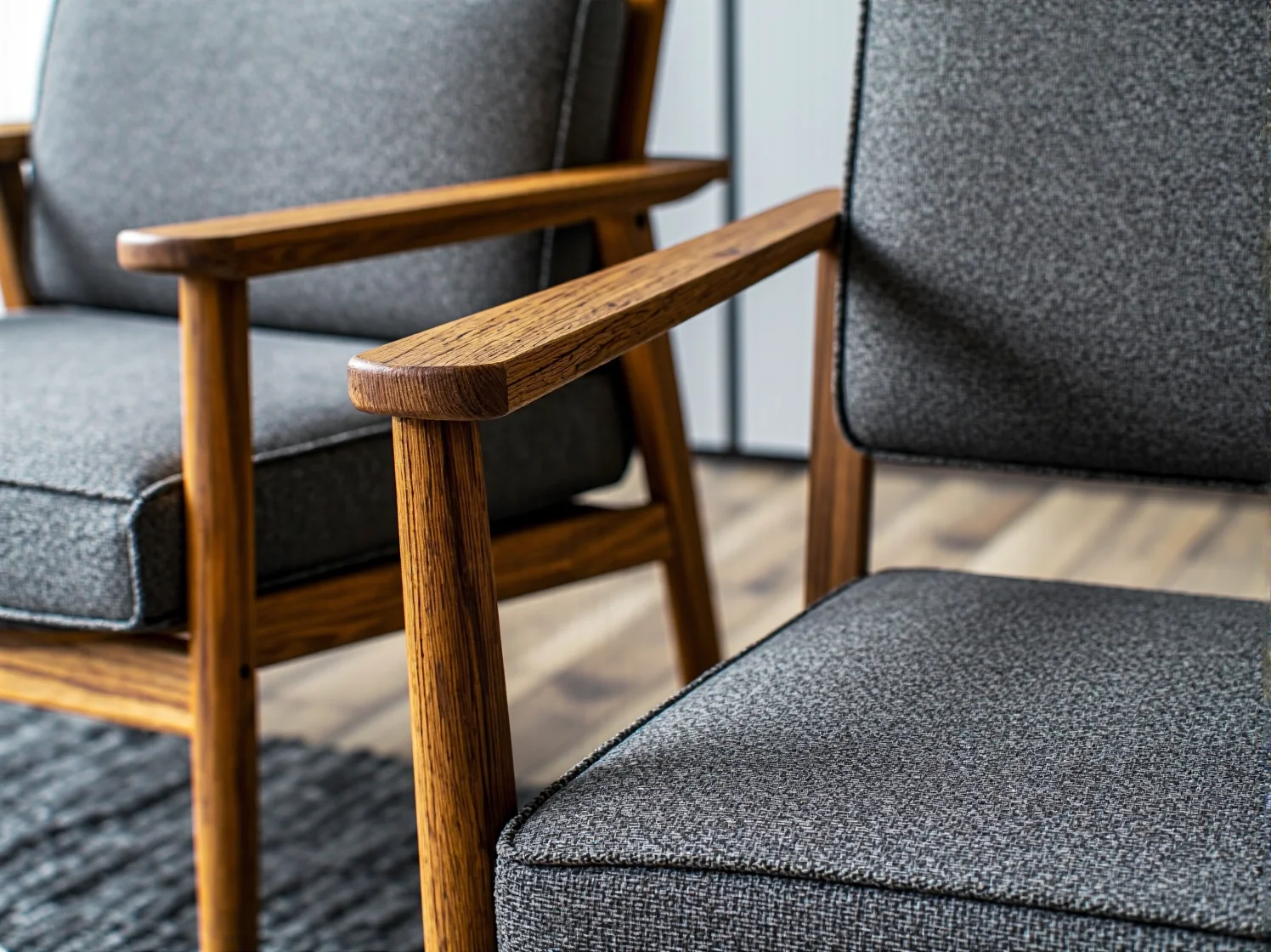 Minimalistyczny regał na książki w salonie scandi