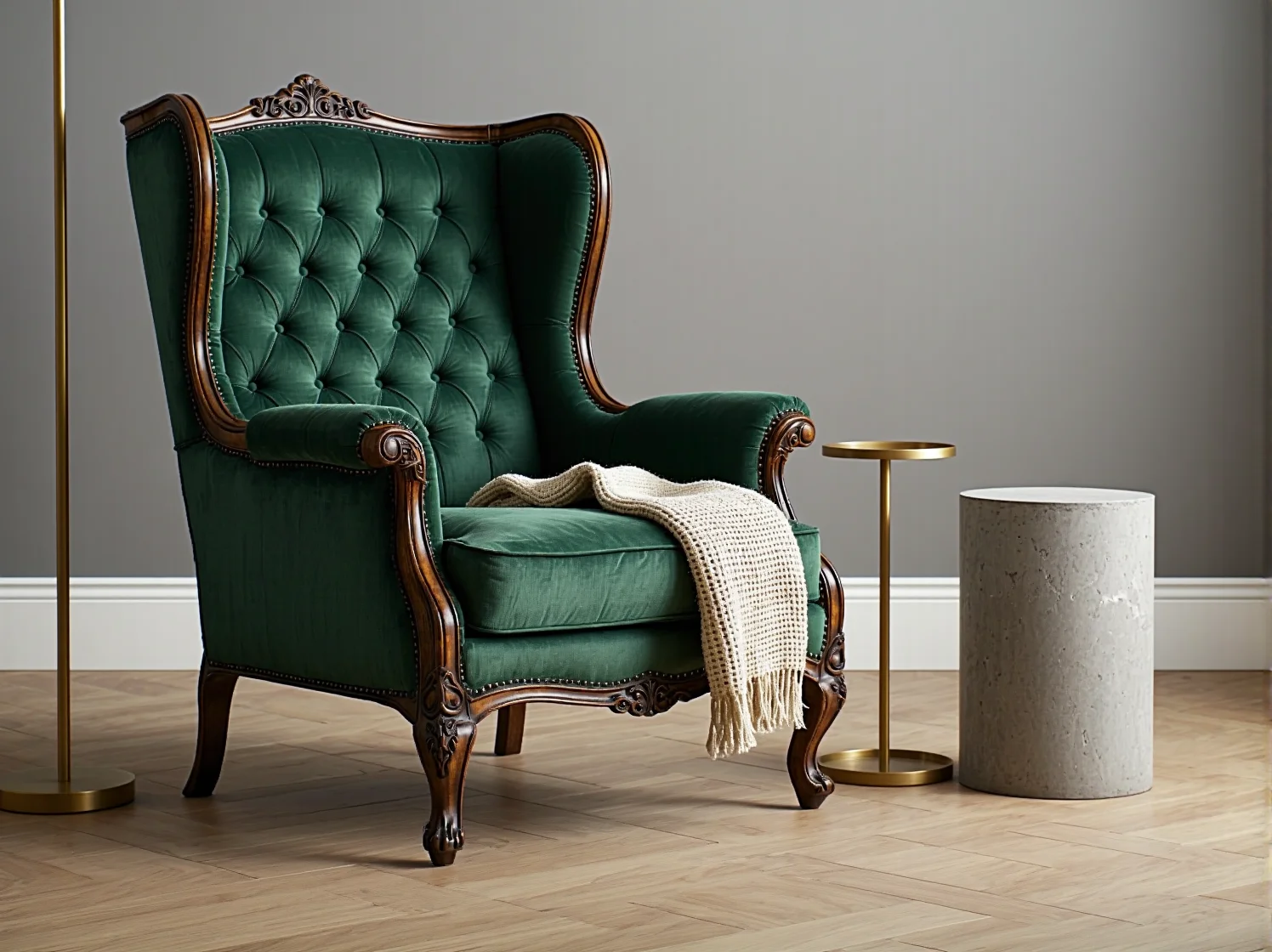 Nowoczesne dodatki na odrestaurowanym, klasycznym stole