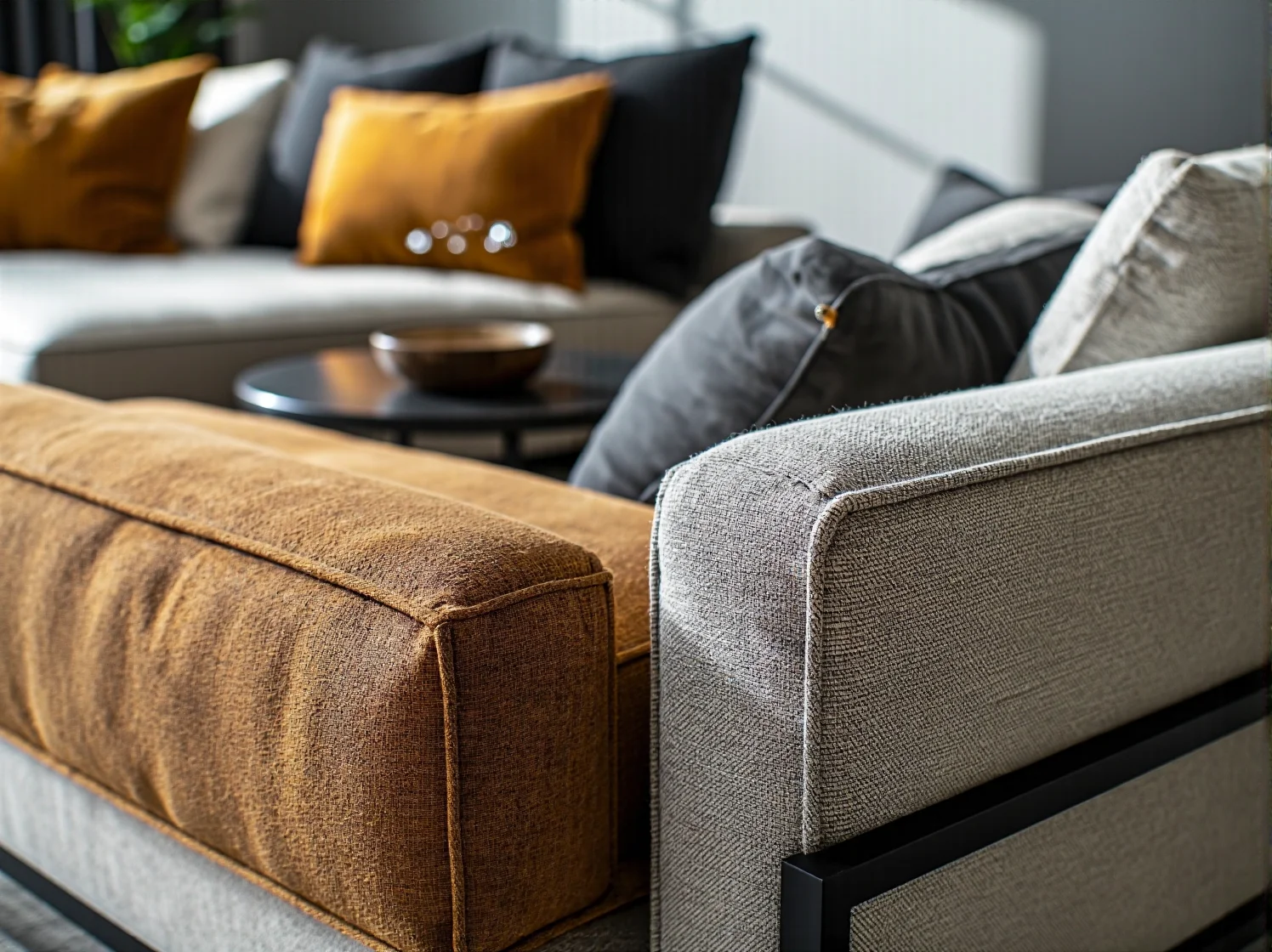 Skrobaki i szpachelki używane do usuwania starych powłok z drewna.