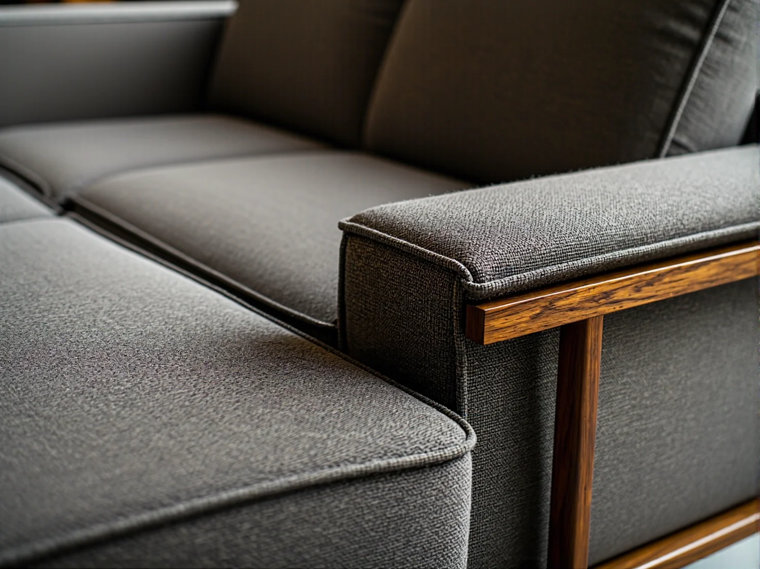 Trwałe meble tapicerowane przyjazne zwierzętom, odporne na zadrapania i pazury.