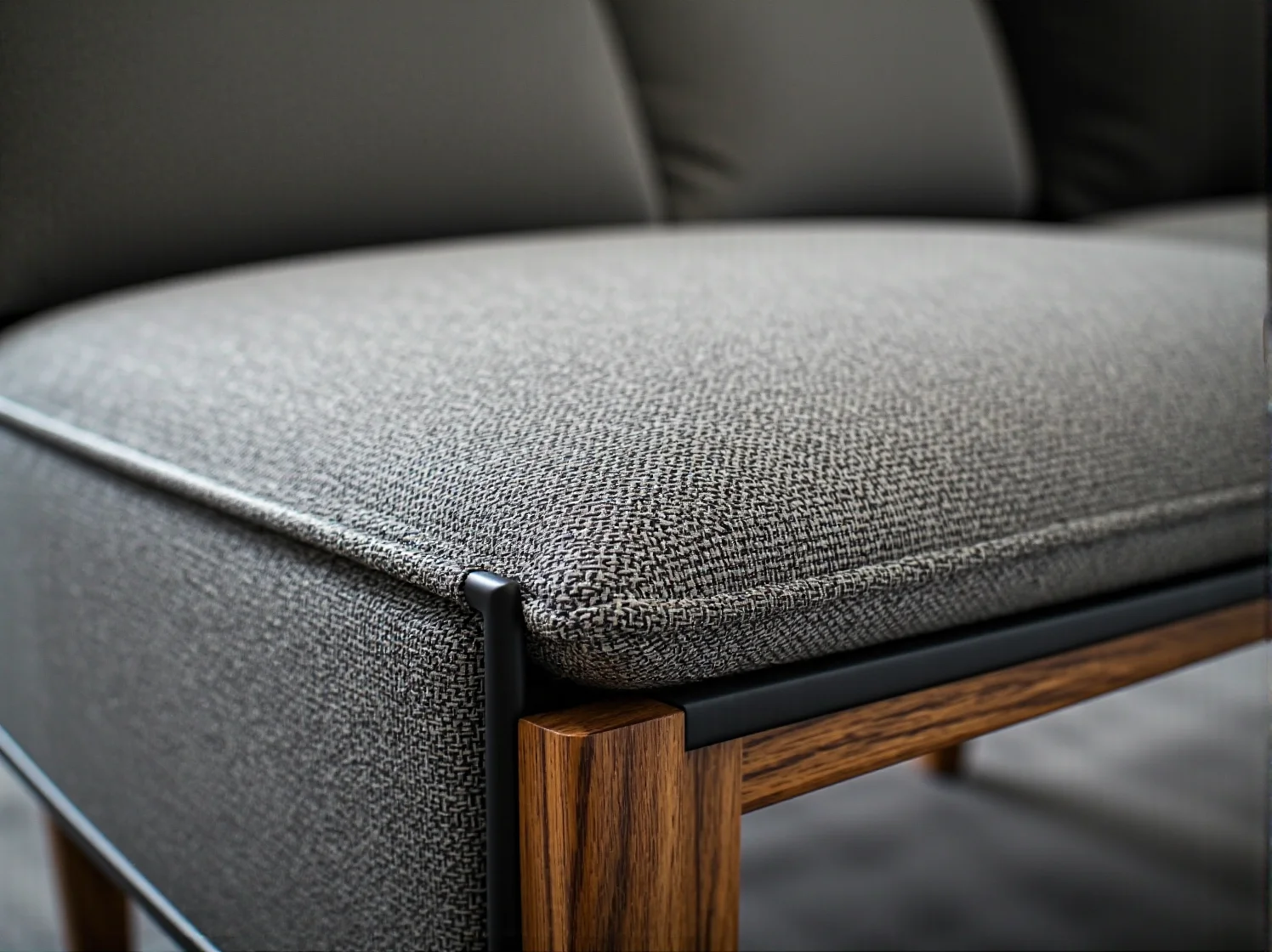 Ergonomiczny fotel biurowy wspierający kręgosłup podczas długiej pracy.